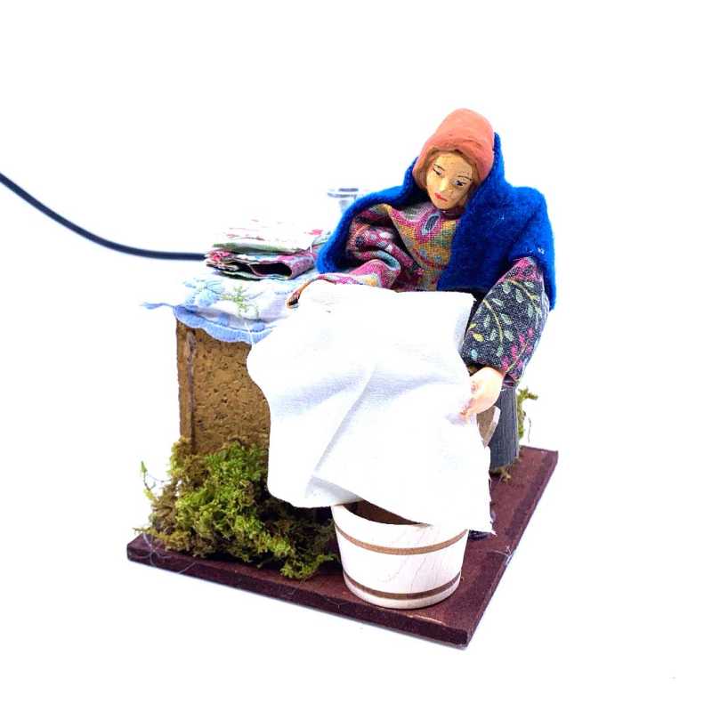 Lavandaia in movimento. Indicato per statuine 12-13 cm.