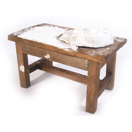 Table with flour dough for 12/13 cm nativity figurines