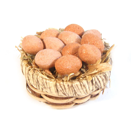 Round basket with eggs