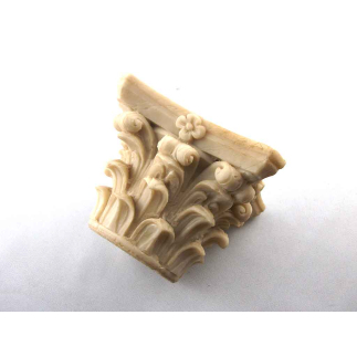 Capital, 6 x 6 cm
