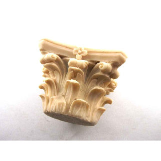 Capital 8 x 8 cm / base Ø 4.5 cm