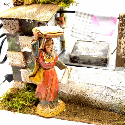 Washing fountain with dripping clothes for nativity scenes - for 10-13 cm figurines