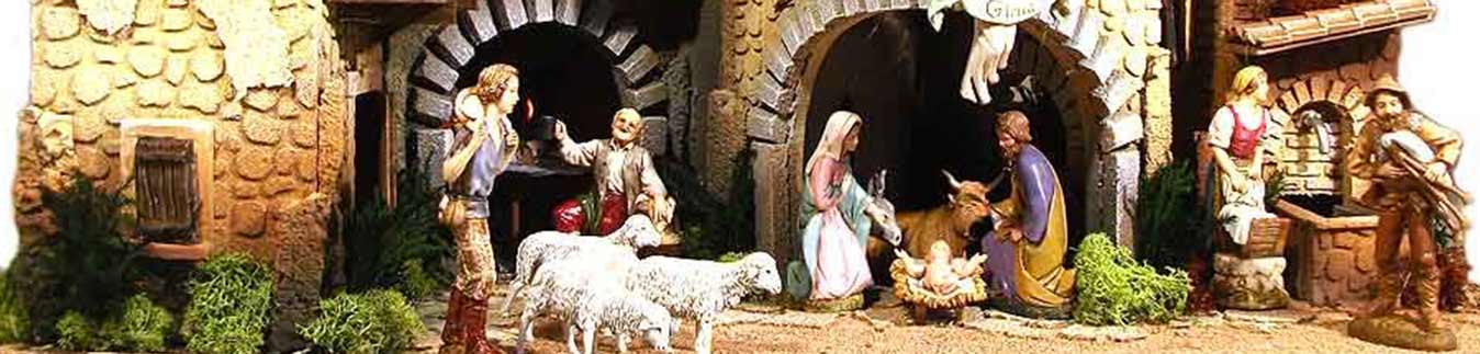 Complete nativity scene in classic Neapolitan style